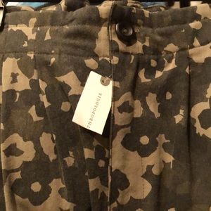 Anthropologie - Amadi size S cropped camo pants w/ pockets
